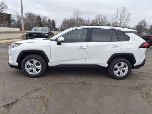 Used 2020 Toyota RAV4 XLE w/ Convenience Package image 5