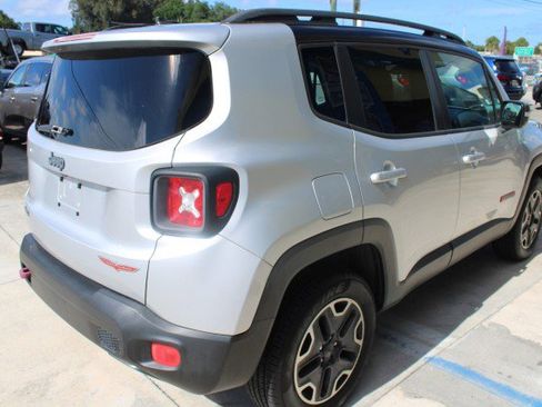 Used 2016 Jeep Renegade Trailhawk w/ Premium Trailhawk Package AWD/4WD image 5