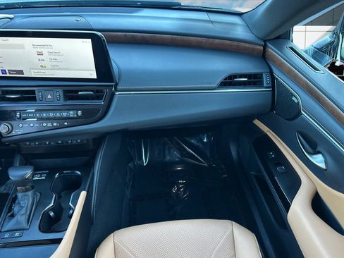 Used 2025 Lexus ES 300h w/ Luxury Package image 29