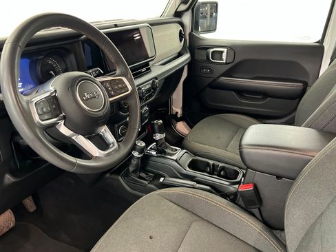 Used 2024 Jeep Wrangler Unlimited Sahara AWD/4WD image 15