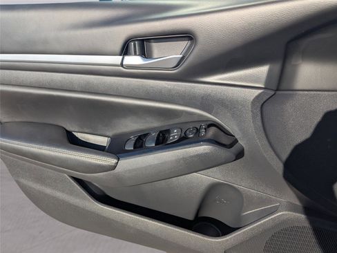 Used 2023 Nissan Altima 2.5 SV image 25