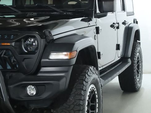 Used 2018 Jeep Wrangler Unlimited Sport S AWD/4WD image 4