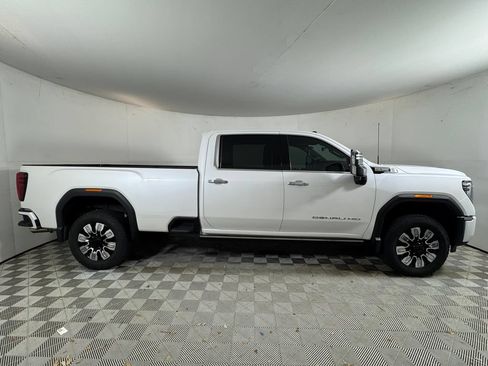 Used 2025 GMC Sierra 3500 Denali w/ Denali Reserve Package AWD/4WD image 2