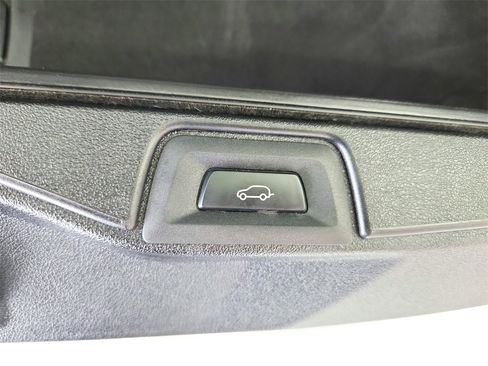 Used 2022 BMW X5 M50i image 36