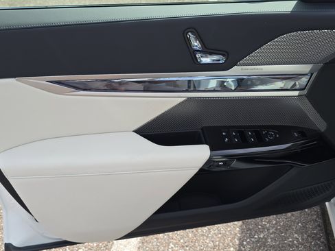 New 2026 BMW 750e xDrive image 17