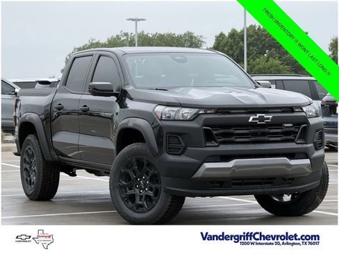 New 2026 Chevrolet Colorado Trail Boss w/ Midnight Edition AWD/4WD image 2