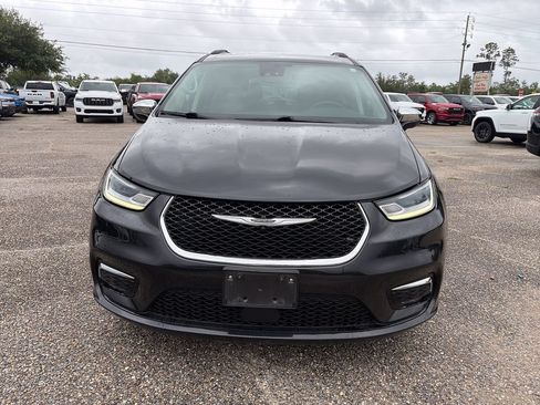 Used 2023 Chrysler Pacifica Limited FWD image 4
