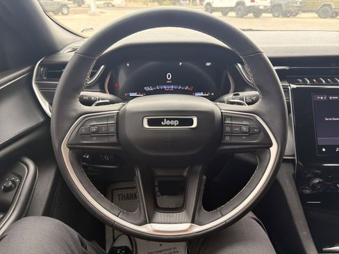 Used 2024 Jeep Grand Cherokee Altitude image 15