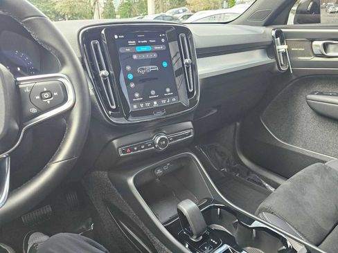 Certified 2026 Volvo XC40 B5 Ultra w/ Climate Package image 30