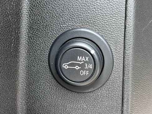 Used 2022 Chevrolet Equinox Premier AWD/4WD image 18