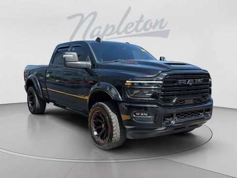 Used 2025 RAM 2500 Laramie AWD/4WD image 3
