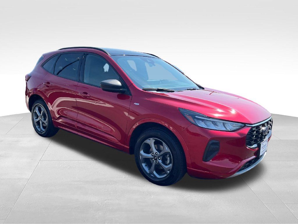 Used 2023 Ford Escape ST-Line w/ Tech Pack #1 AWD/4WD image 7