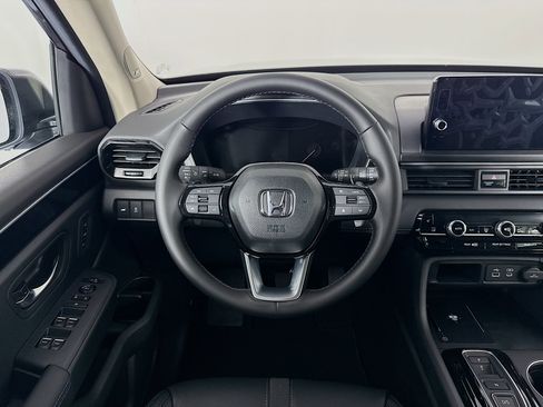 New 2025 Honda Pilot Touring image 24