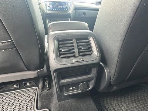 Used 2023 Volkswagen Tiguan SE R-Line image 30