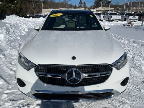 Used 2025 Mercedes-Benz GLC 300 4MATIC image 8