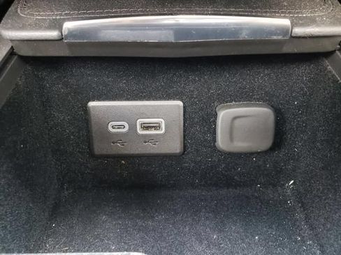 Used 2024 Cadillac XT4 Luxury w/ Cold Weather Package AWD/4WD image 19