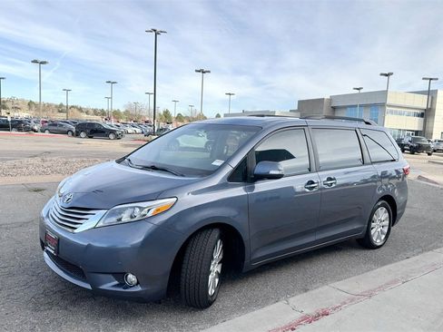 Used 2015 Toyota Sienna Limited image 4