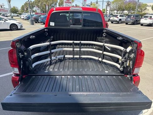 Used 2016 Toyota Tacoma TRD Sport AWD/4WD image 10
