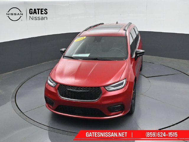 Used 2025 Chrysler Pacifica Limited FWD image 54