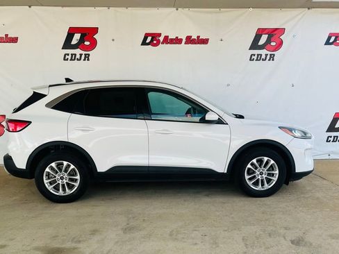 Used 2020 Ford Escape SE image 8