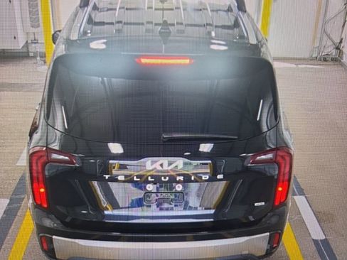 Used 2025 Kia Telluride S image 8