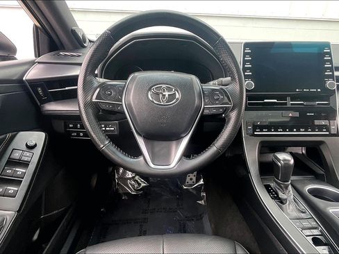 Used 2022 Toyota Avalon XSE image 6