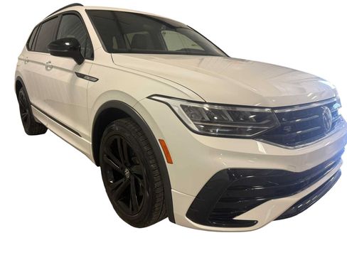 Certified 2023 Volkswagen Tiguan SE R-Line AWD/4WD image 10