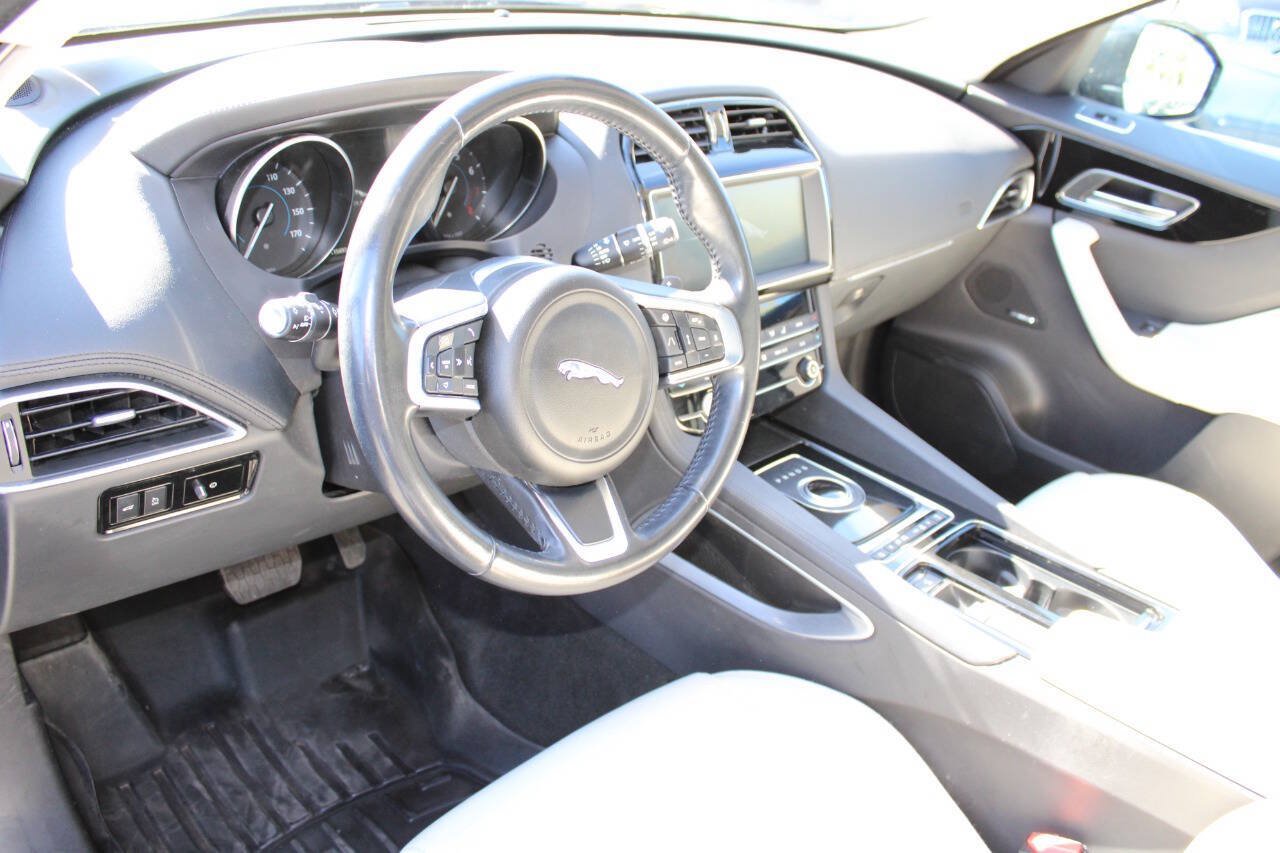 Used 2020 Jaguar F-PACE Prestige AWD/4WD image 13
