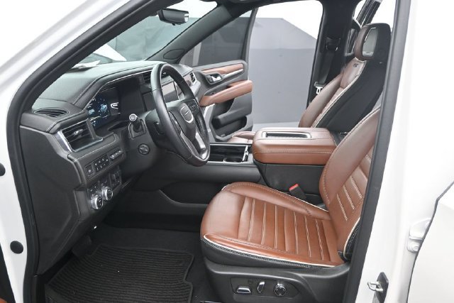 Used 2023 GMC Yukon Denali Ultimate AWD/4WD image 11