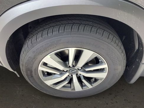 New 2025 Nissan Pathfinder SL w/ Black Appearance Package image 10