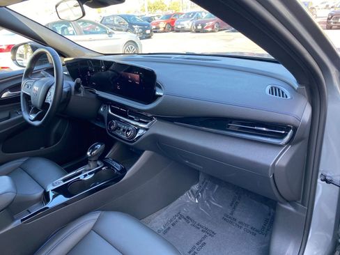 Used 2025 Buick Envista Sport Touring image 35