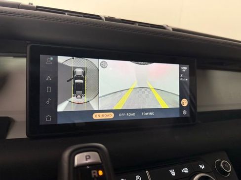 Used 2020 Land Rover Defender 110 First Edition image 21