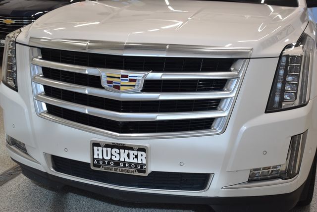 Used 2017 Cadillac Escalade ESV Premium Luxury AWD/4WD image 14