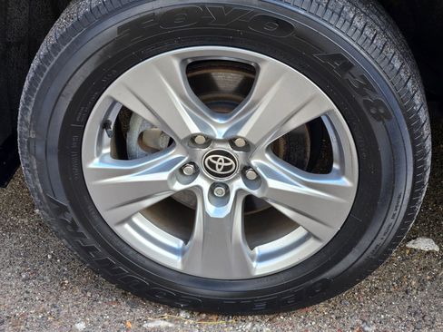 Used 2022 Toyota RAV4 XLE image 14