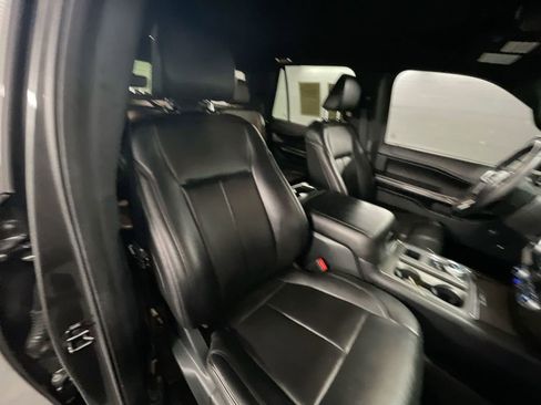 Used 2021 Ford Expedition XLT image 28