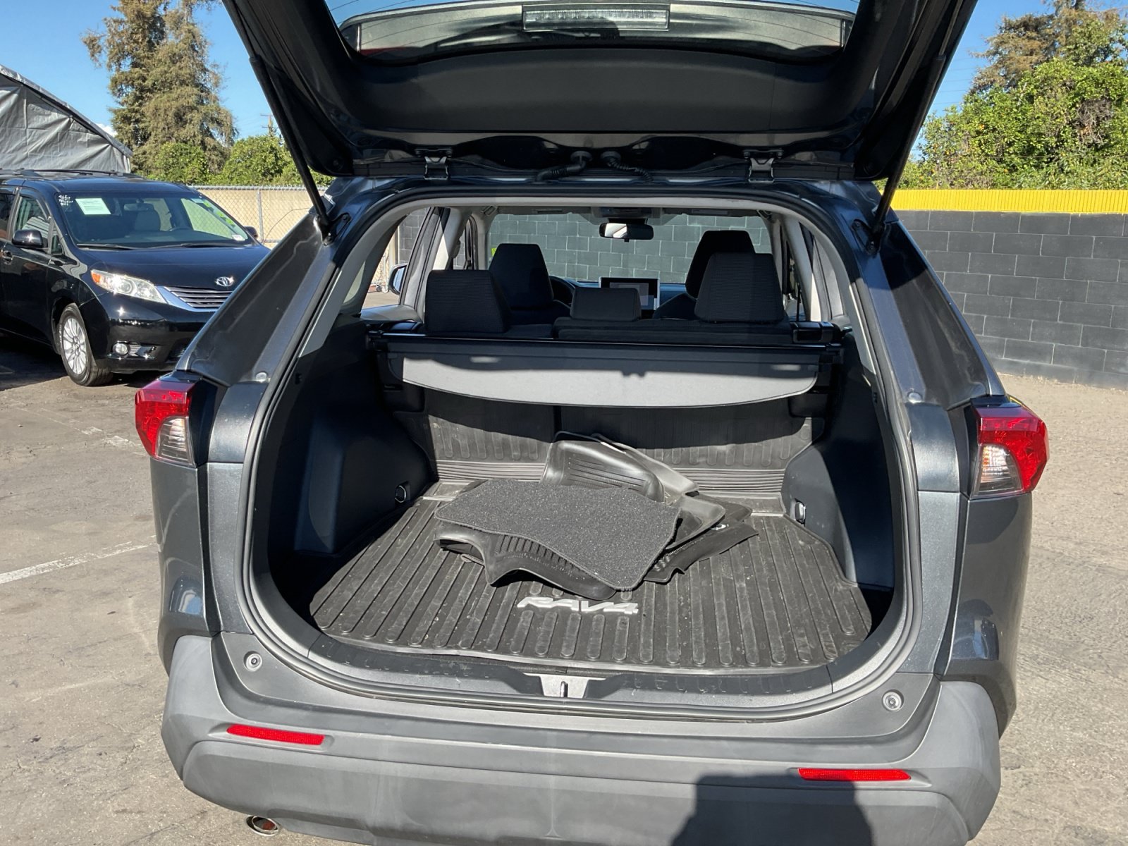 Used 2025 Toyota RAV4 LE AWD/4WD image 24