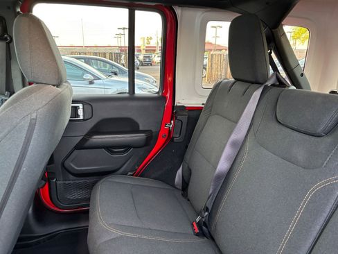 Used 2025 Jeep Wrangler Unlimited Sahara AWD/4WD image 39