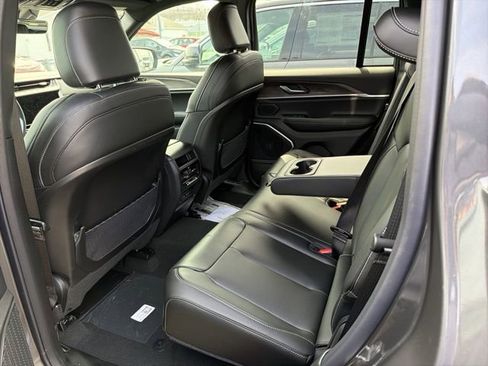 New 2026 Jeep Grand Cherokee Limited w/ Limited Altitude Package AWD/4WD image 9