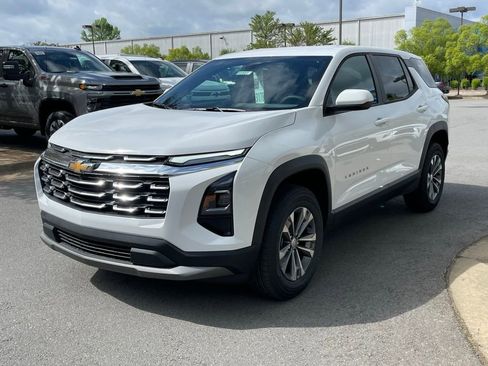 New 2026 Chevrolet Equinox LT FWD image 3