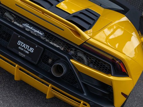 Used 2024 Lamborghini Huracan EVO image 44
