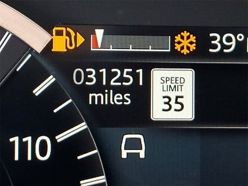 Used 2023 Land Rover Discovery Sport SE R-Dynamic image 22