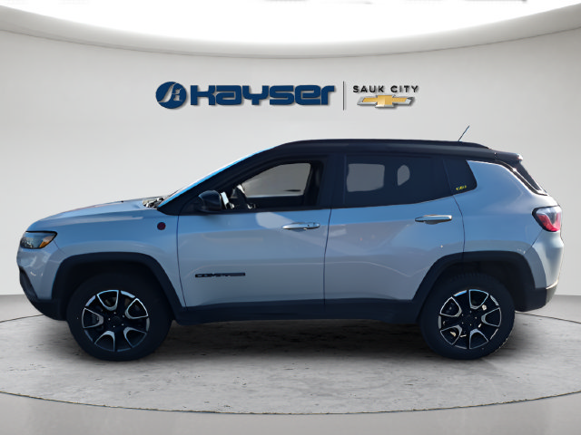 Used 2025 Jeep Compass Trailhawk AWD/4WD image 5