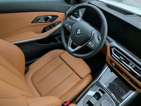 Used 2023 BMW 330i xDrive Sedan w/ Premium Package image 31