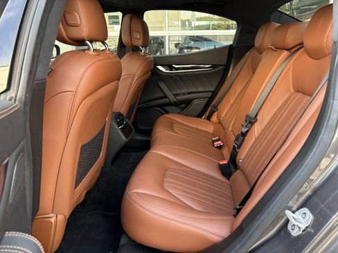 Used 2019 Maserati Ghibli S GranLusso image 11