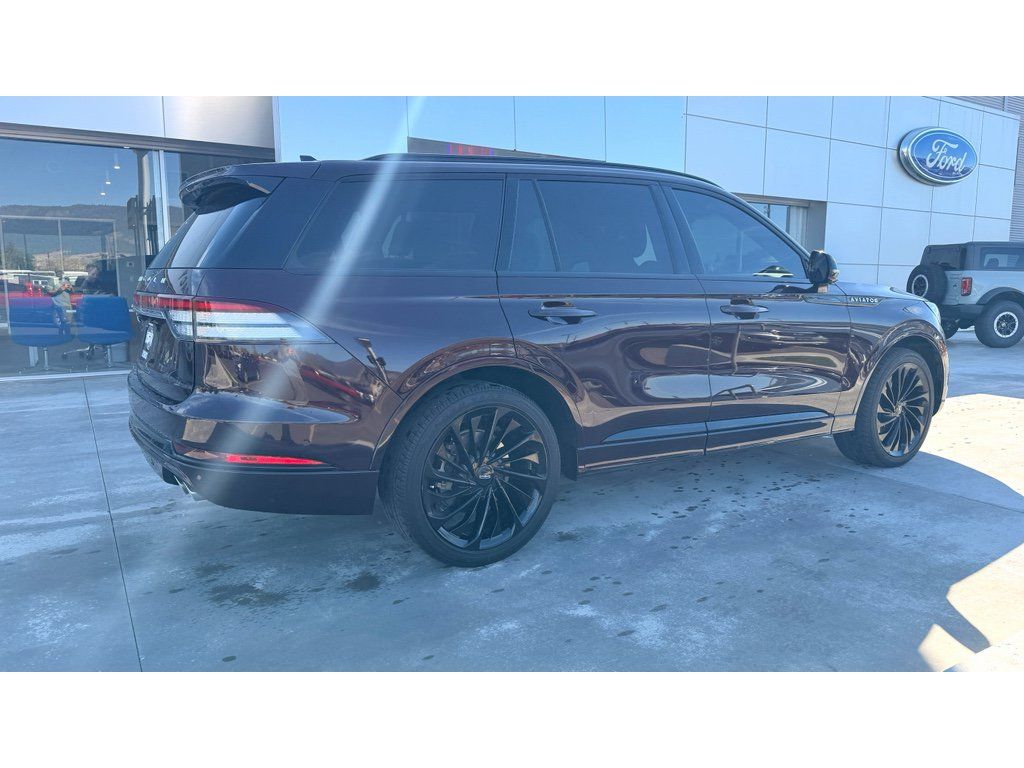 Used 2023 Lincoln Aviator Reserve w/ Equipment Group 201A RWD image 7