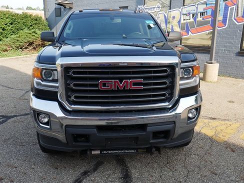 Used 2019 GMC Sierra 2500 SLE w/ SLE Preferred Package AWD/4WD image 2