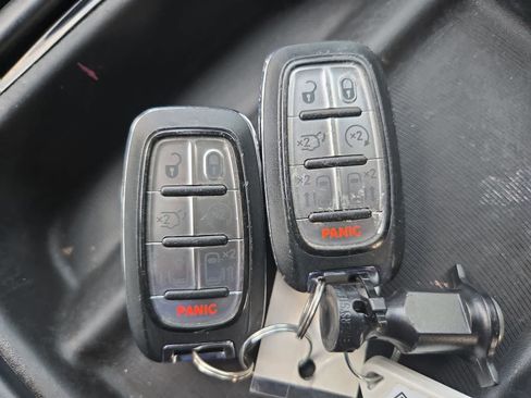 Used 2021 Chrysler Pacifica Touring w/ S Appearance Package FWD image 31