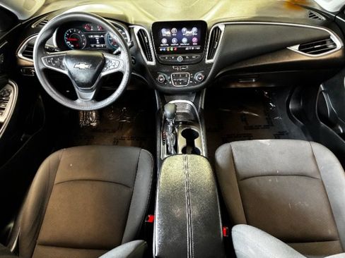 Used 2021 Chevrolet Malibu LT FWD image 3