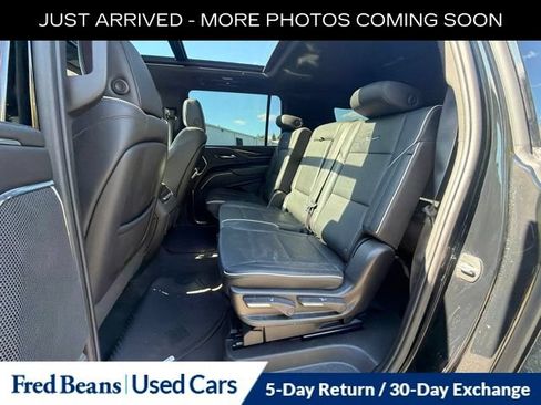 Used 2023 Cadillac Escalade ESV Premium Luxury AWD/4WD image 13