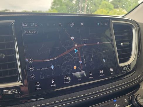 Used 2023 Chrysler Pacifica Limited FWD image 36